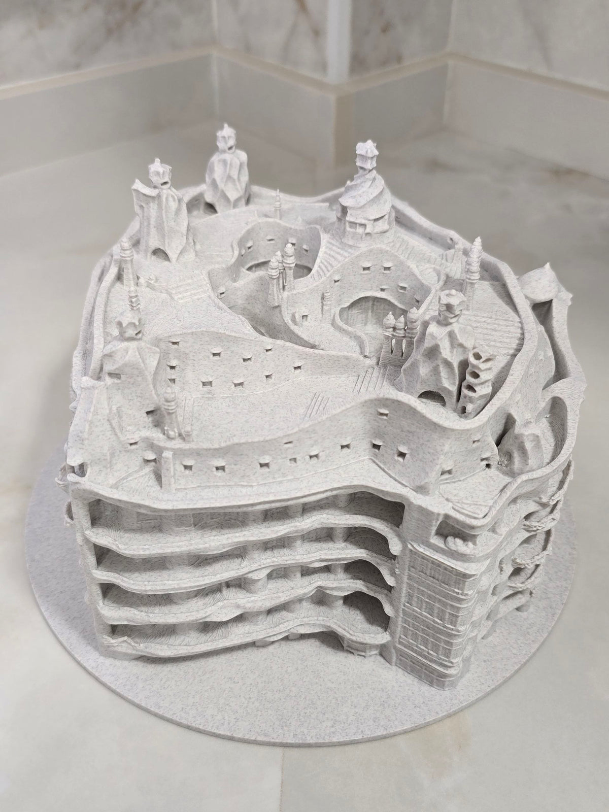 Maqueta Casa Milá, La Pedrera, Gaudí, Barcelona — Escultura decorativa artesanal | Atenea