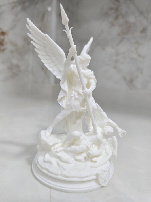 Arcángel San Miguel vs demonio — Escultura decorativa artesanal | Atenea