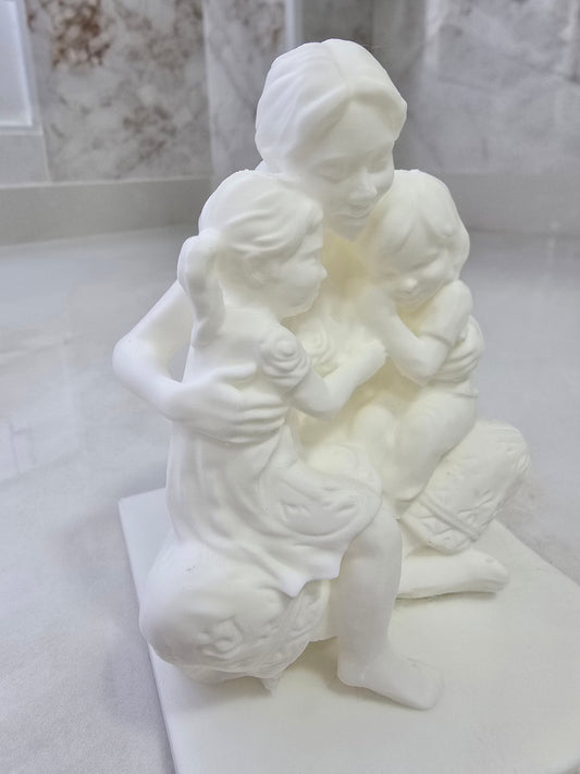 Familia, madre con hijas — Escultura decorativa artesanal | Atenea