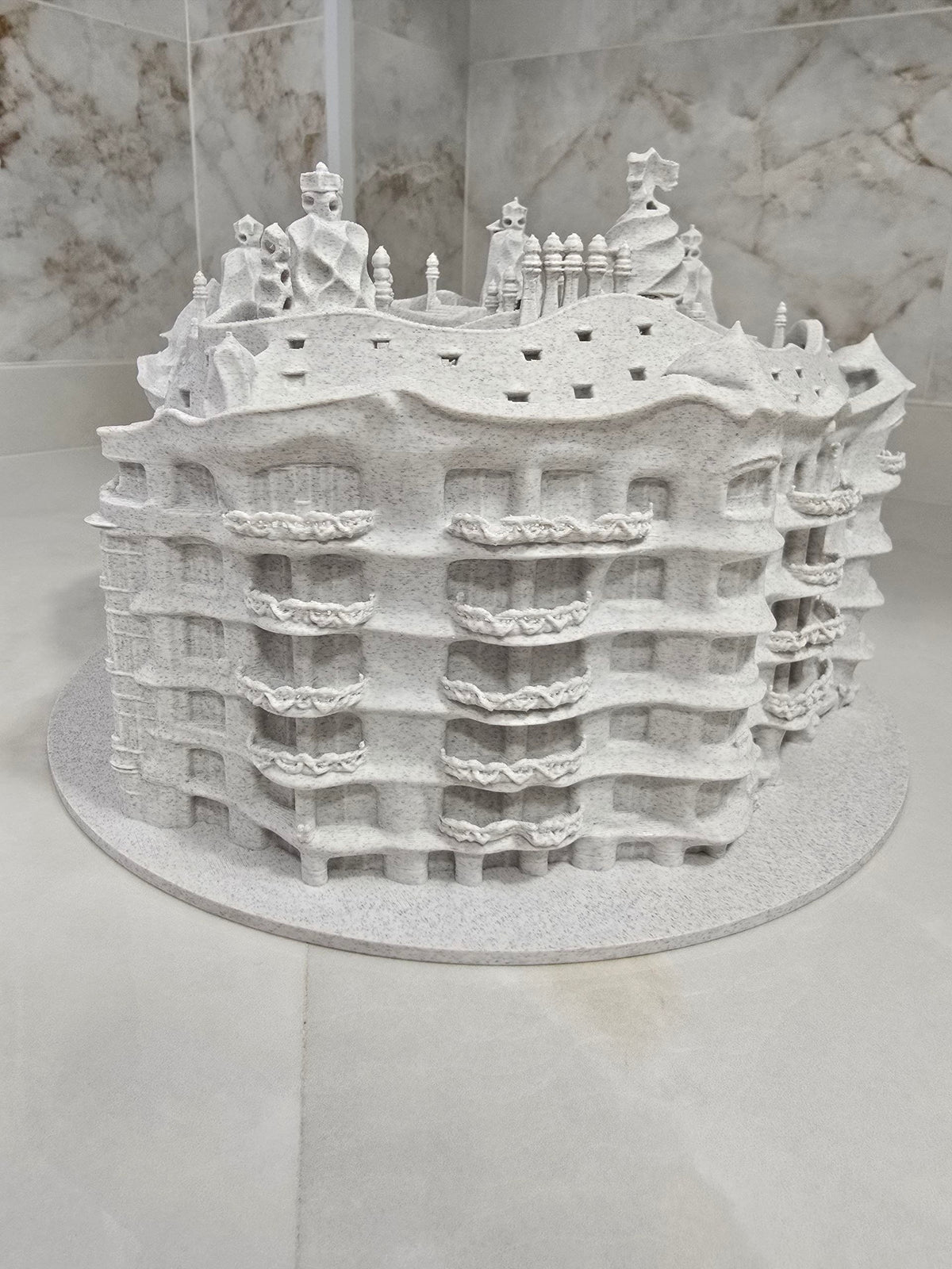 Maqueta Casa Milá, La Pedrera, Gaudí, Barcelona — Escultura decorativa artesanal | Atenea