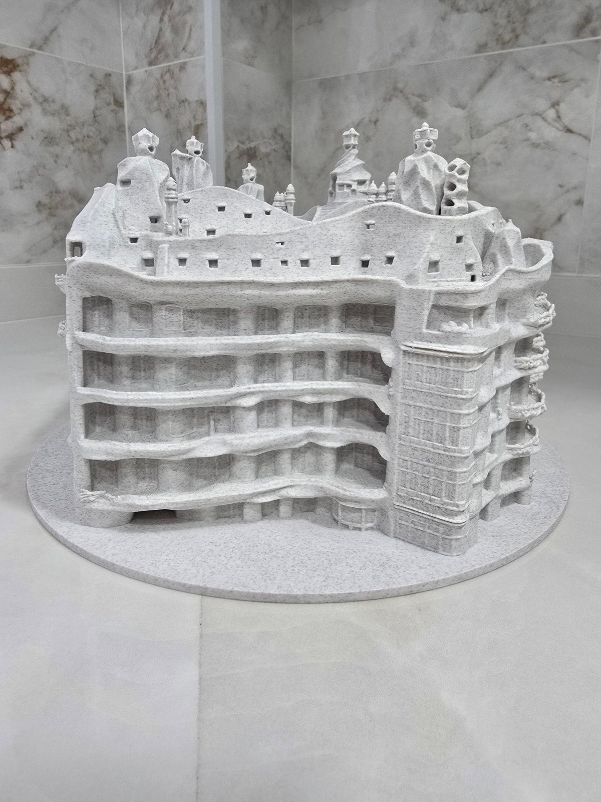 Maqueta Casa Milá, La Pedrera, Gaudí, Barcelona — Escultura decorativa artesanal | Atenea