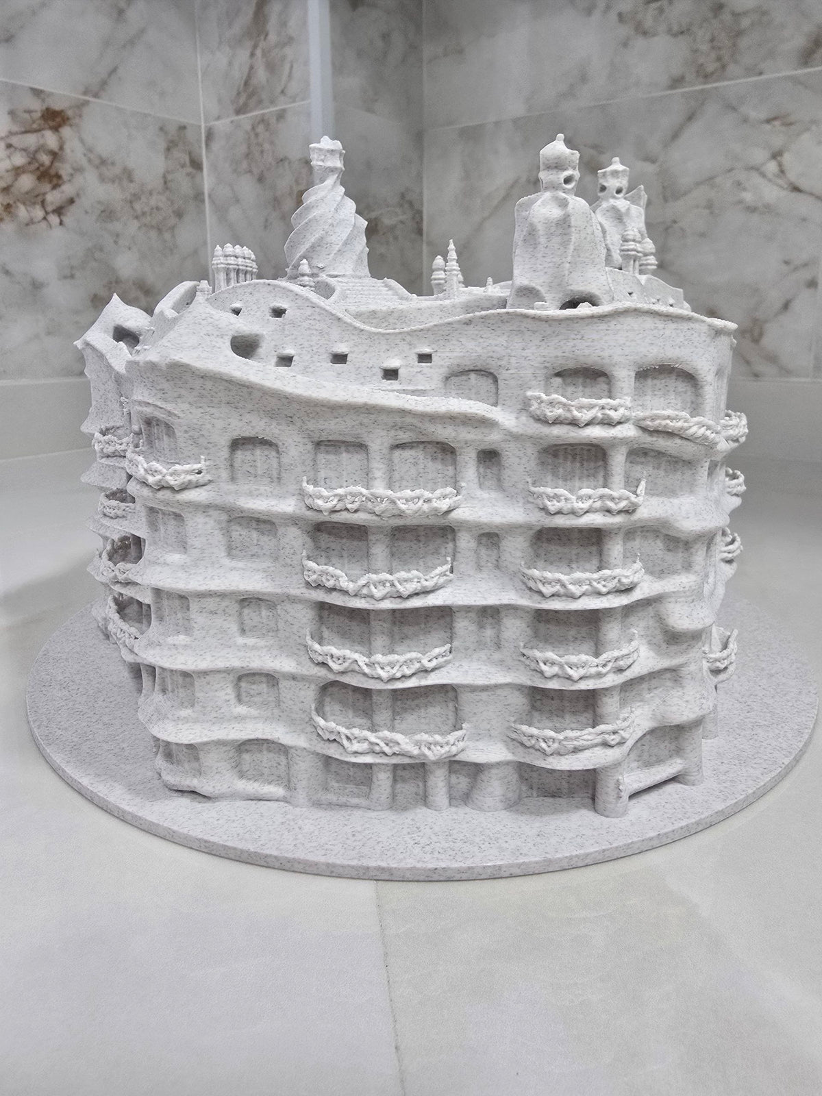 Maqueta Casa Milá, La Pedrera, Gaudí, Barcelona — Escultura decorativa artesanal | Atenea