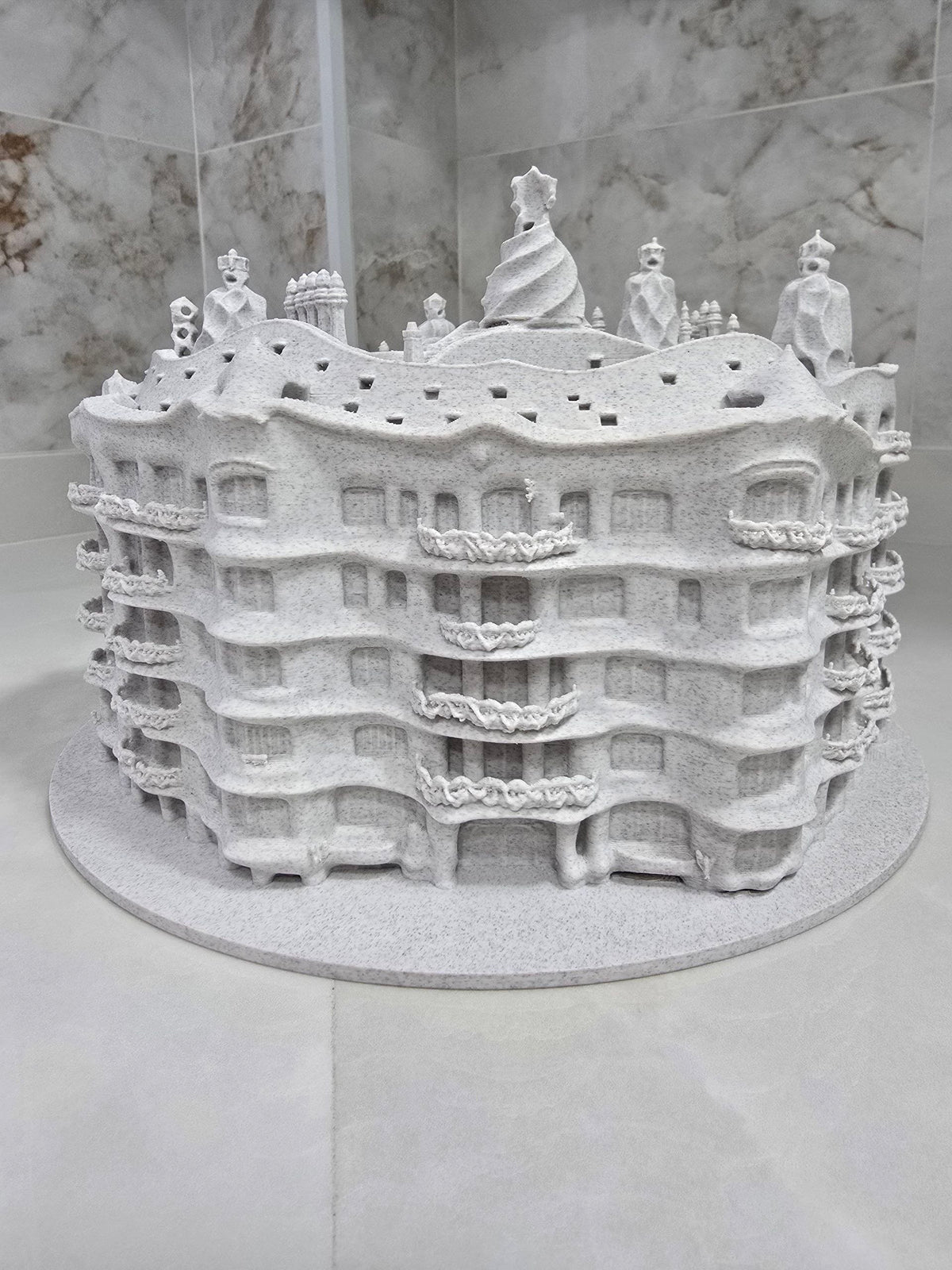 Maqueta Casa Milá, La Pedrera, Gaudí, Barcelona — Escultura decorativa artesanal | Atenea