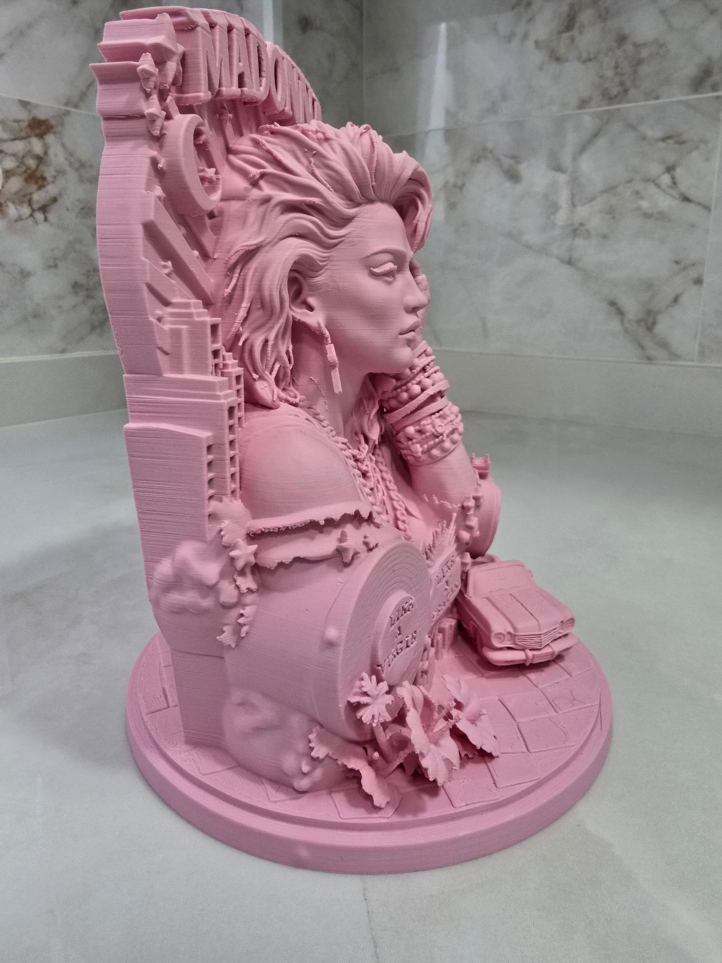 Diorama de Madonna — Escultura decorativa artesanal | Atenea