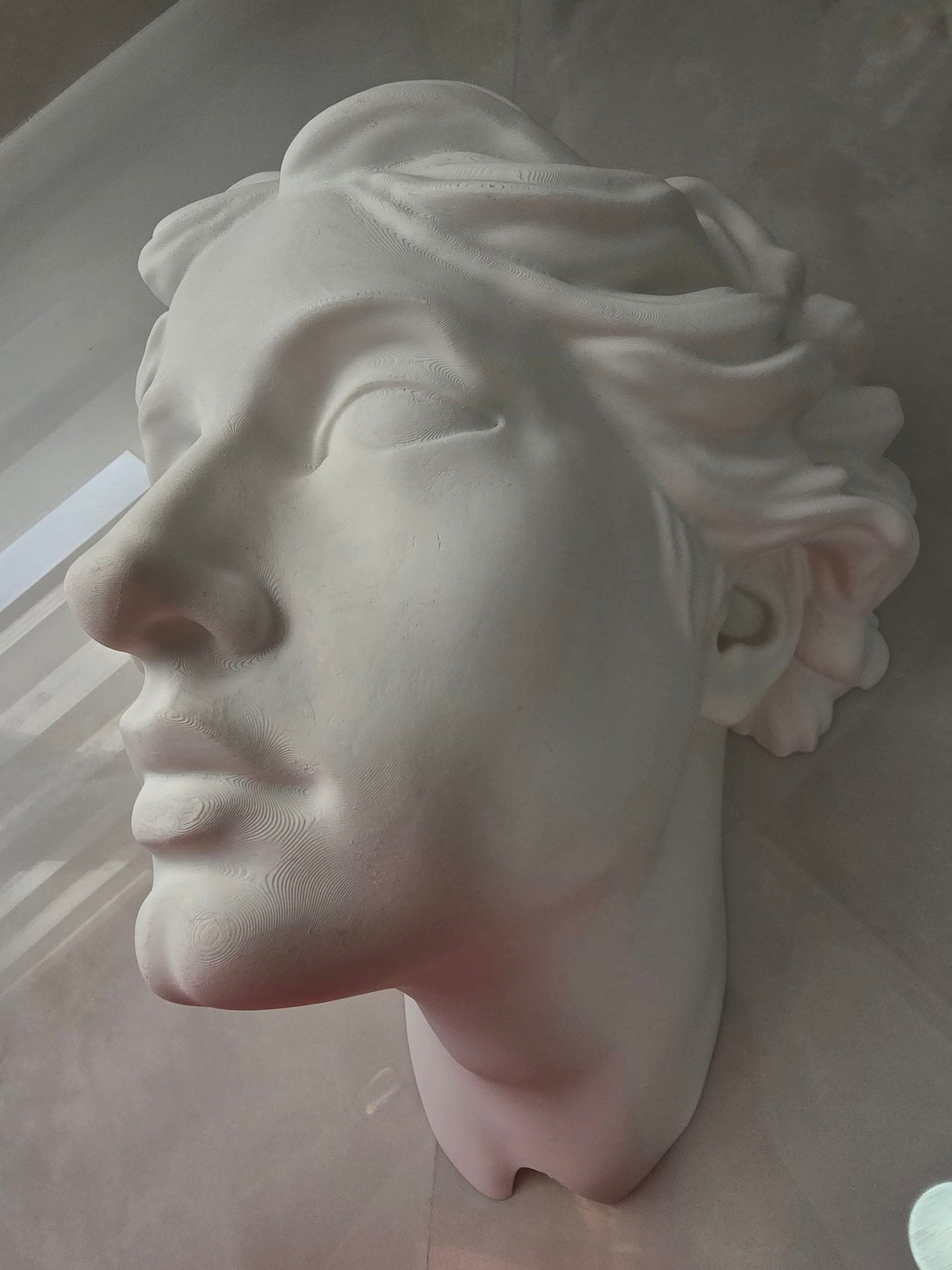 Kore para pared — Escultura decorativa artesanal | Atenea