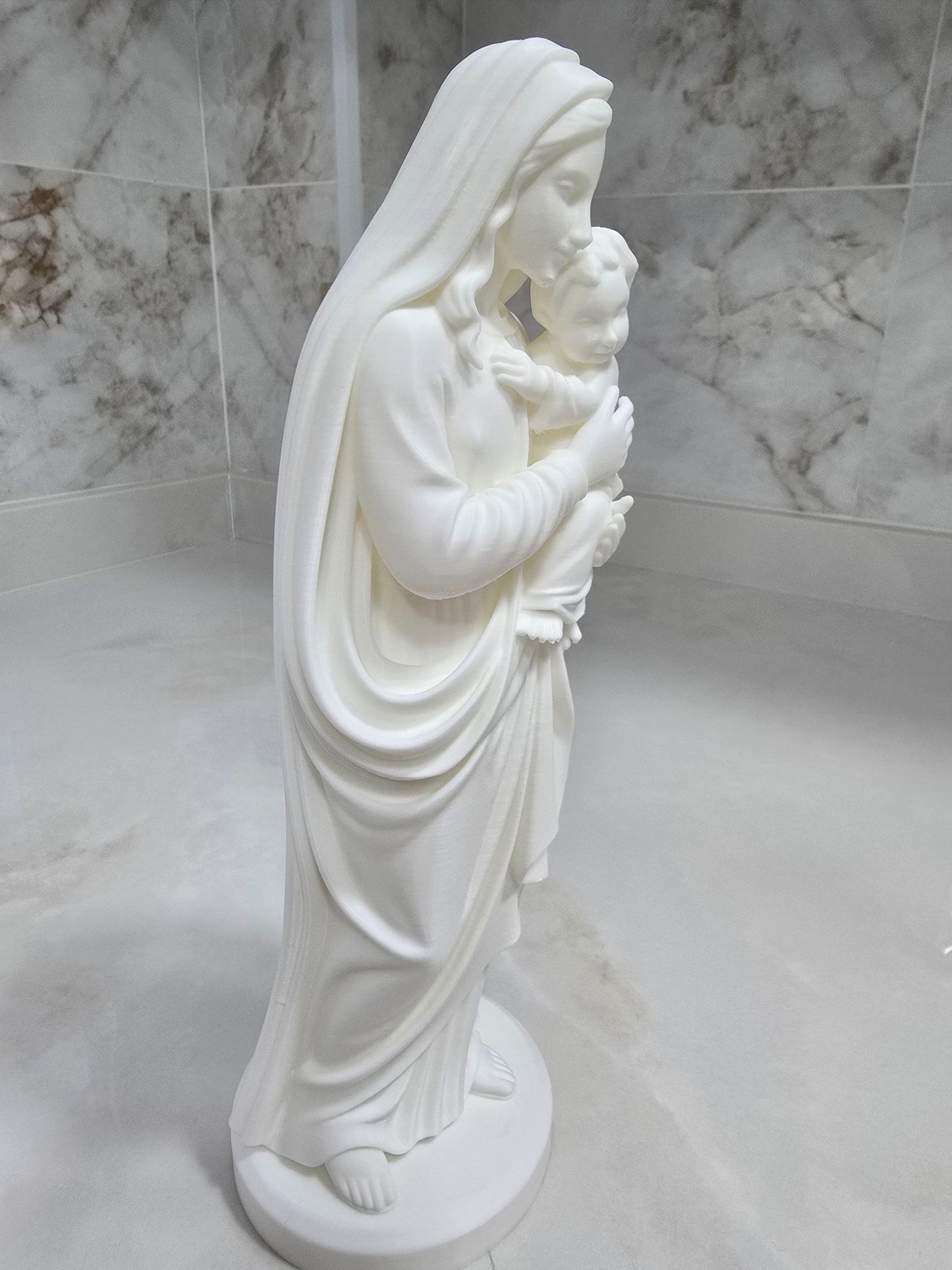 Virgen María con niño — Escultura decorativa artesanal | Atenea