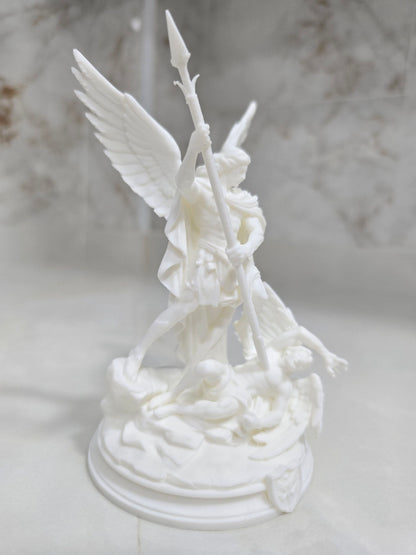Arcángel San Miguel vs demonio — Escultura decorativa artesanal | Atenea