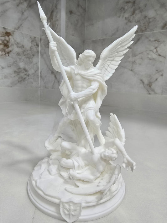 Arcángel San Miguel vs demonio — Escultura decorativa artesanal | Atenea