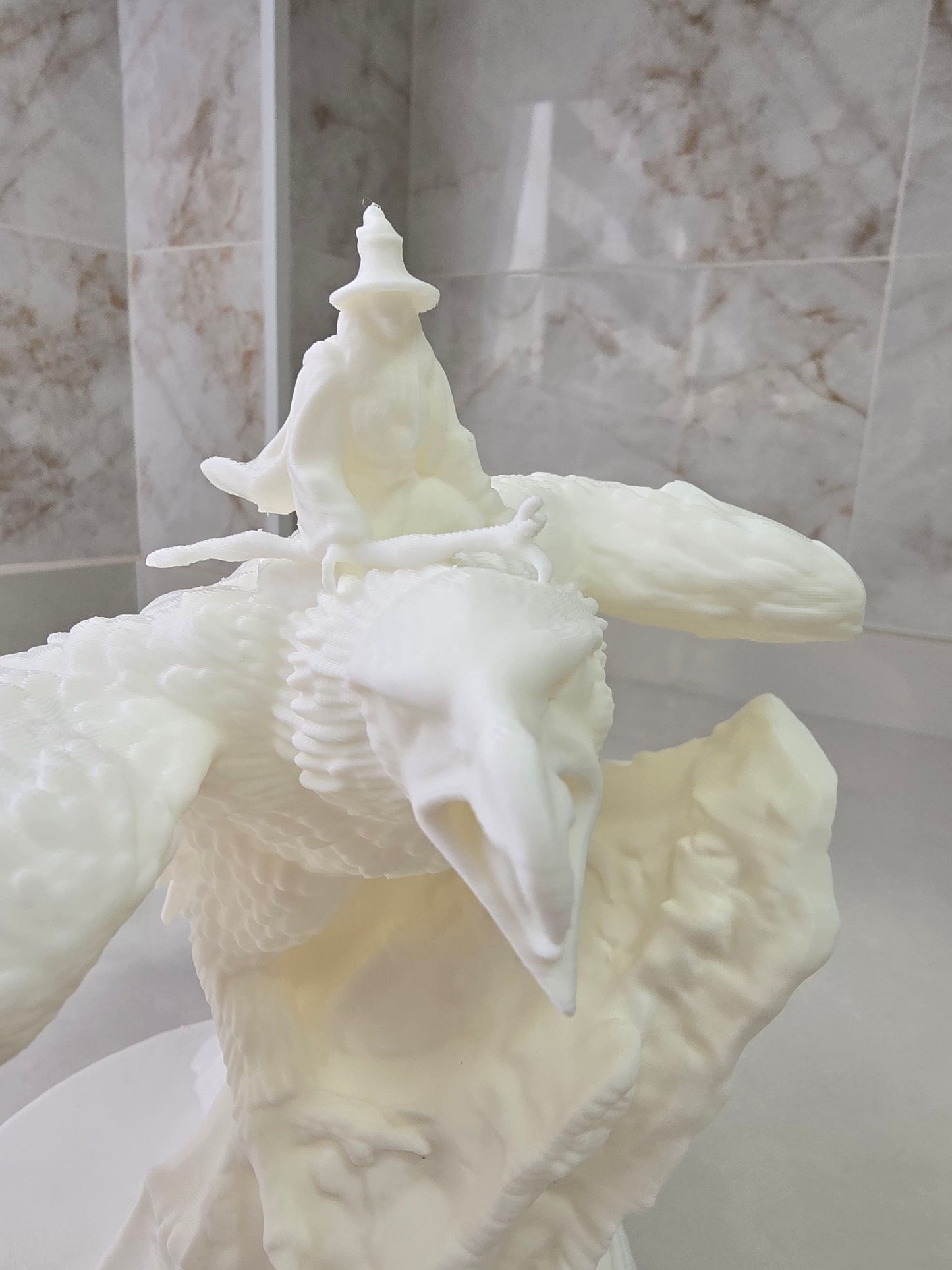 Gandalf sobre Gwaihir, El señor de los anillos — Escultura decorativa artesanal | Atenea