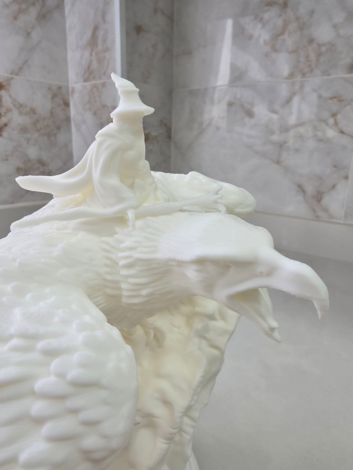 Gandalf sobre Gwaihir, El señor de los anillos — Escultura decorativa artesanal | Atenea