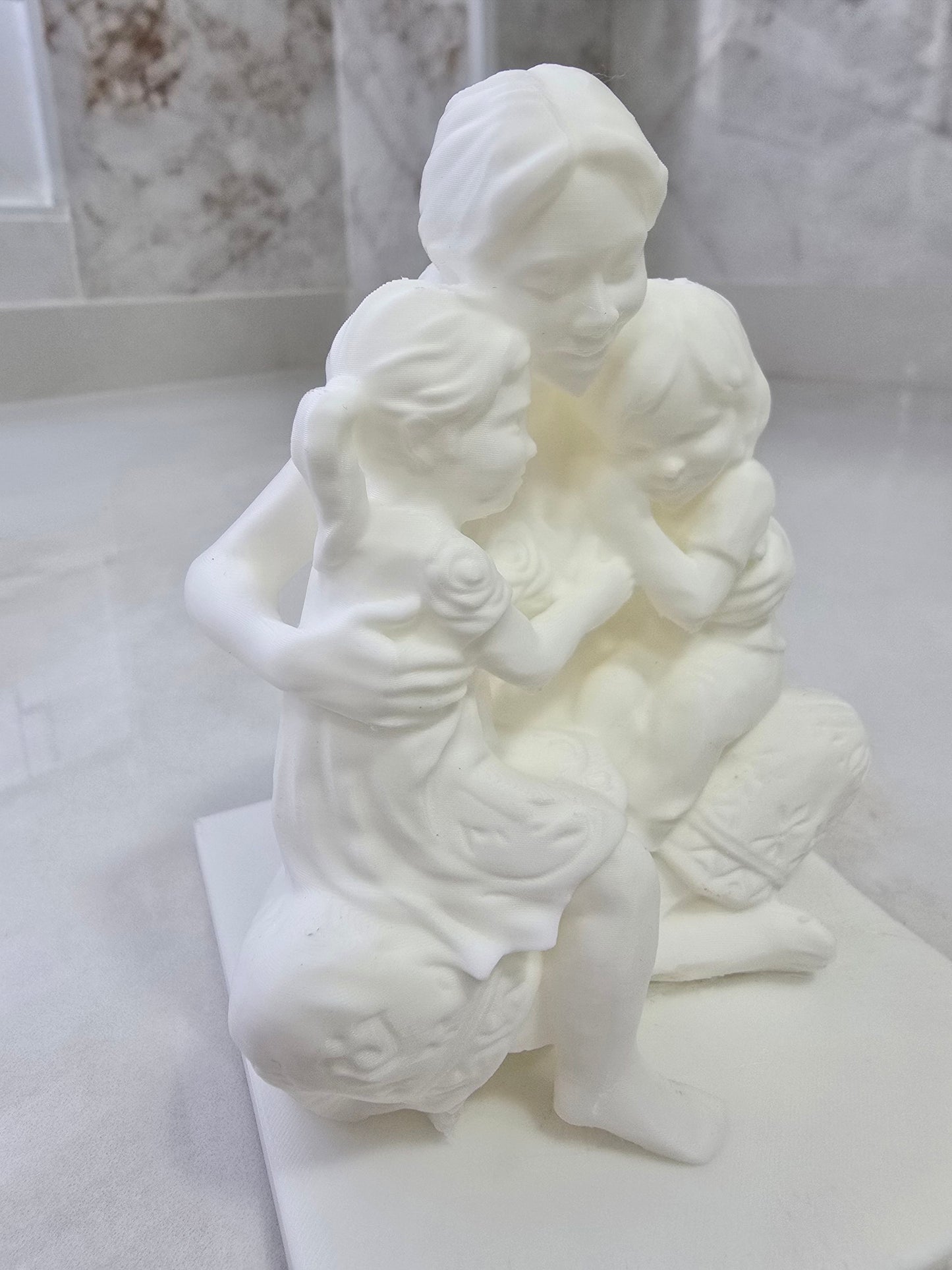 Familia, madre con hijas — Escultura decorativa artesanal | Atenea
