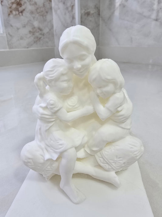 Familia, madre con hijas — Escultura decorativa artesanal | Atenea