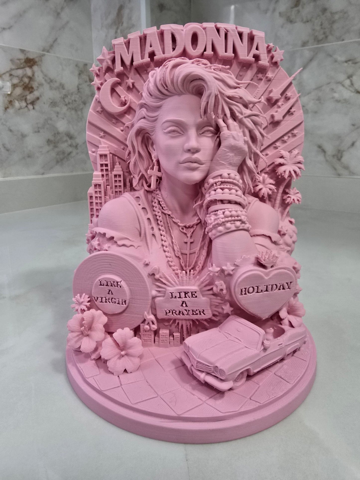 Diorama de Madonna — Escultura decorativa artesanal | Atenea