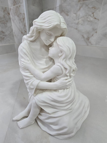 Madre con hija — Escultura decorativa artesanal | Atenea