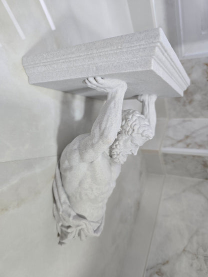 Estante de Atlas — Escultura decorativa artesanal | Atenea