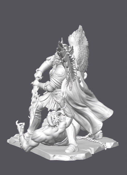 Arcángel San Miguel vs demonio encadenado — Escultura decorativa artesanal | Atenea